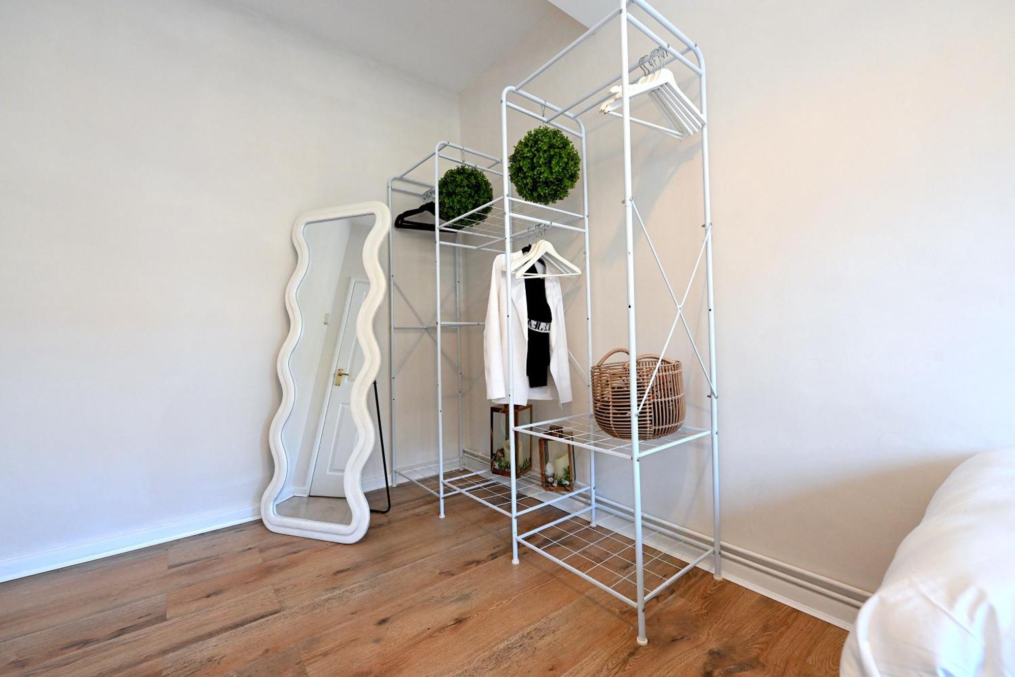Apartament 3 Minutes To Tower Of Trendy Shoreditch Recently Refurbished 3 Bedrooms Sleeps 8