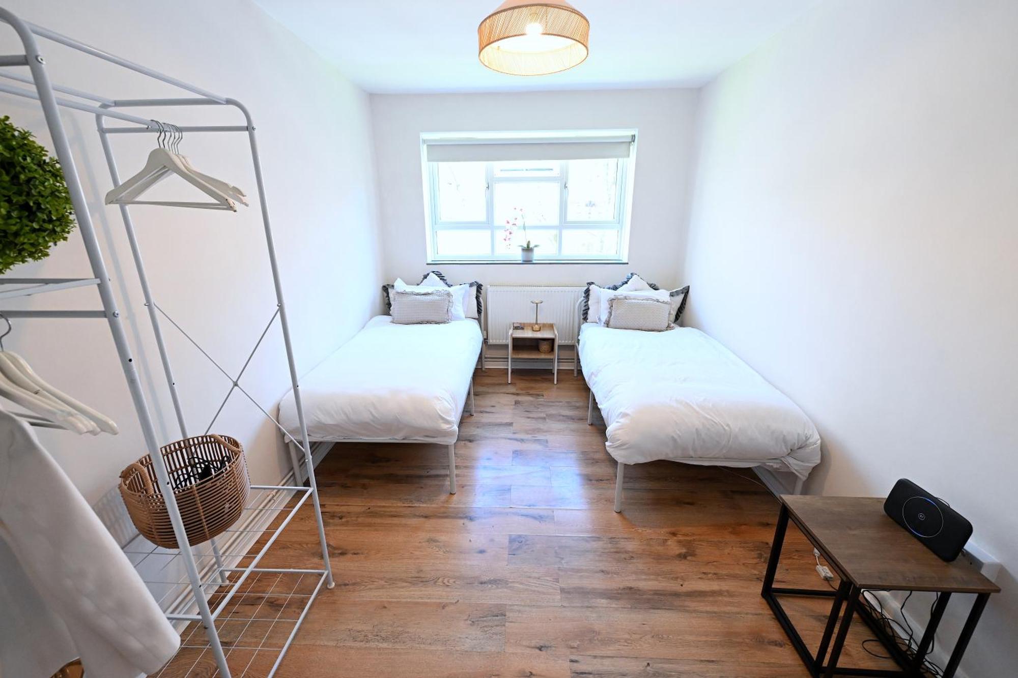Apartament 3 Minutes To Tower Of Trendy Shoreditch Recently Refurbished 3 Bedrooms Sleeps 8